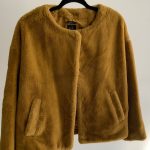 Abrigo corto mostaza