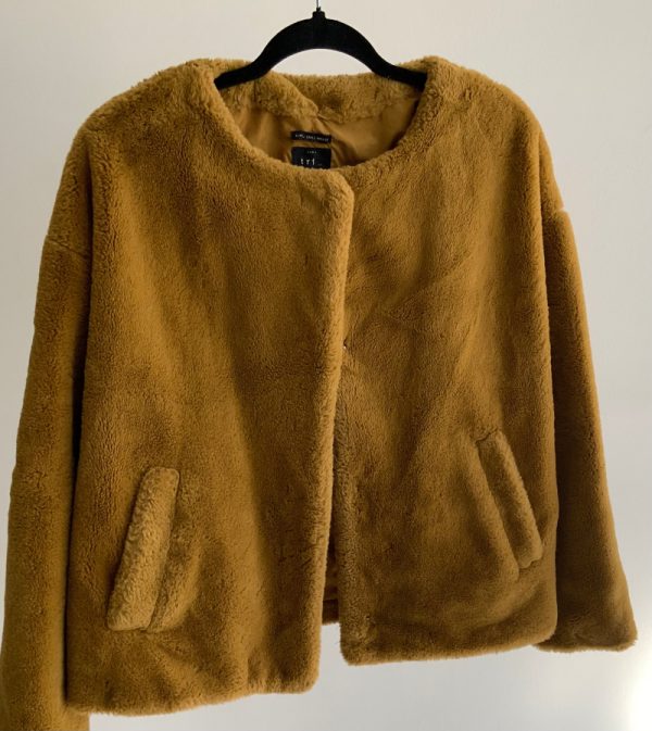 Abrigo corto mostaza