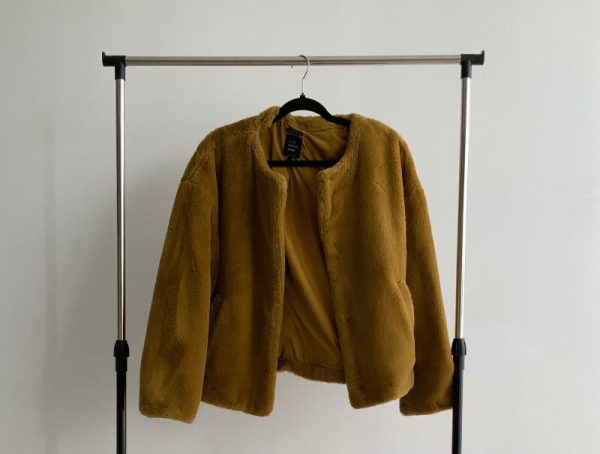 Abrigo corto mostaza